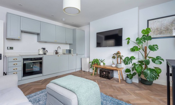 Sydenham Apartment | Modern 1BD with Private Outdoor Space in Sydenham