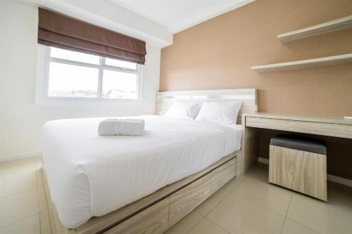 Hegarmanah Apartment | Modern 1BR Apartment Near Cihampelas at Parahyangan Residence By Travelio