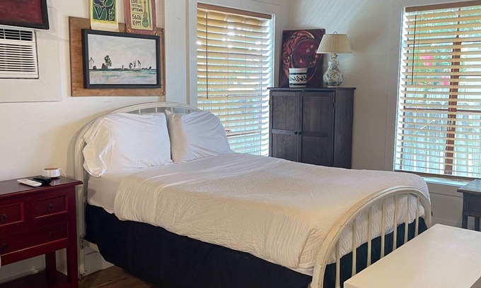 Freetown - Port Rico Apartment | Modern 1BR Apartment near UL & Downtown Lafayette!