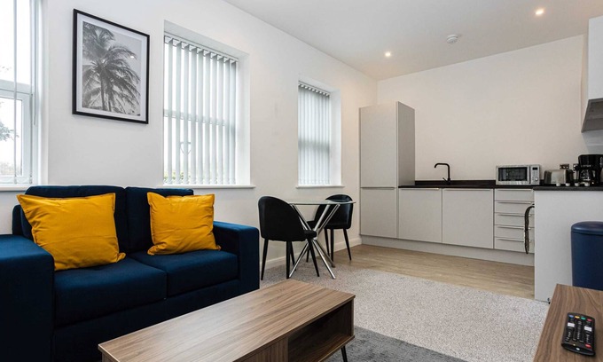 Bolton Apartment | Modern 1BR Bolton Apartment in Central Location