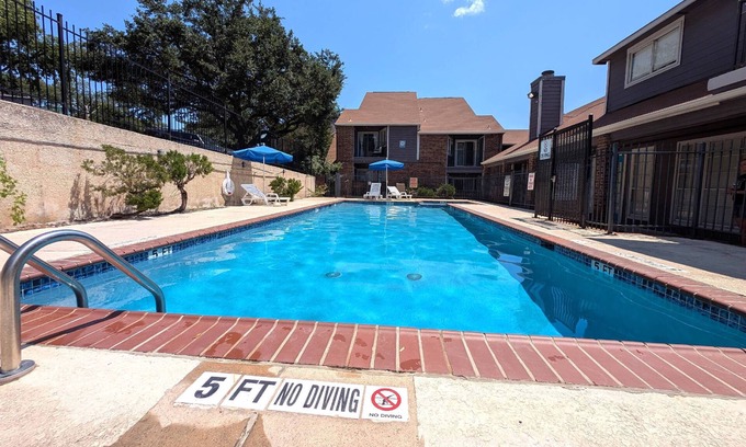 Riverside Condo | Modern 1BR Condo Minutes from Downtown Austin with Pool, Patio, Workspace & Luxe mattress