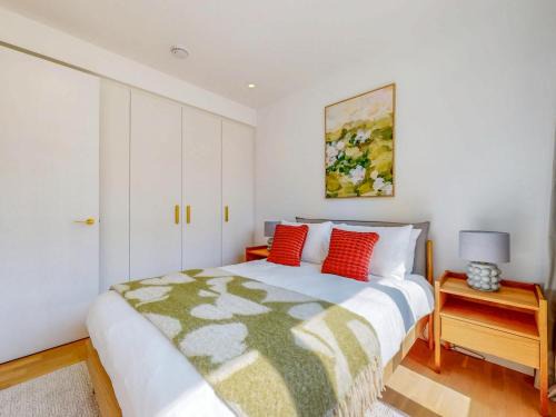 Haverstock Apartment | Modern 1BR Flat Balcony Near Tube Pass the Keys