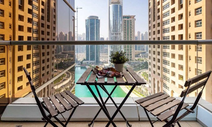 Jumeirah Lake Towers Apartment | Modern 1BR in JLT w/ Serene Lake Views!
