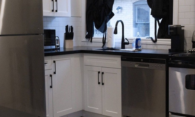 Highland House | Modern 1BR in Wortley Village+ Wi-Fi +Washer&Dryer