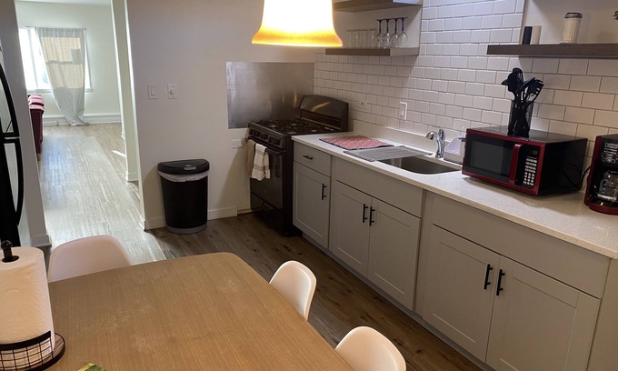 Jefferson Park Apartment | Modern 2 bdrm apt near O'Hare and downtown