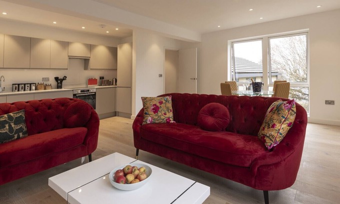 Bath Apartment | Modern 2 Bed/2 Bath Apartment with Parking in Bath