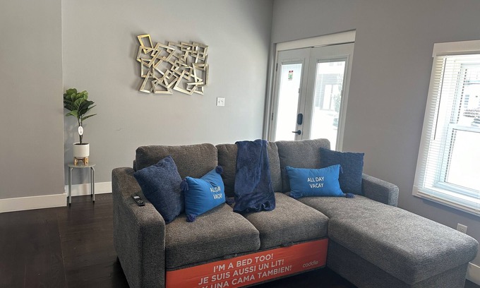 Walnut Hills Apartment | Modern 2 Bed/2 Full Bath Retreat with King Bed