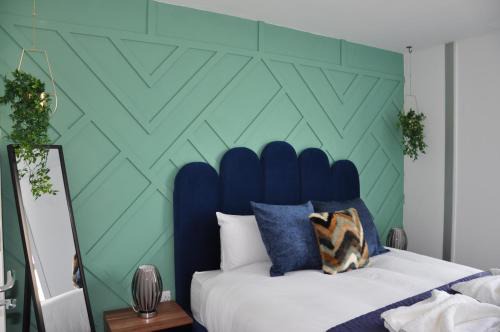 Central Milton Keynes Apartment | Modern 2-Bed Apartment, The Hub MK, Free Parking & Smart TV