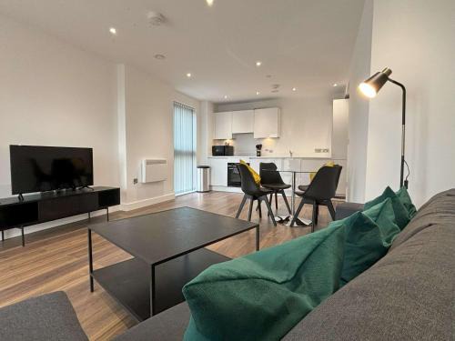 Bracknell Apartment | Modern 2 bed with parking - Grand Exchange, Brackn