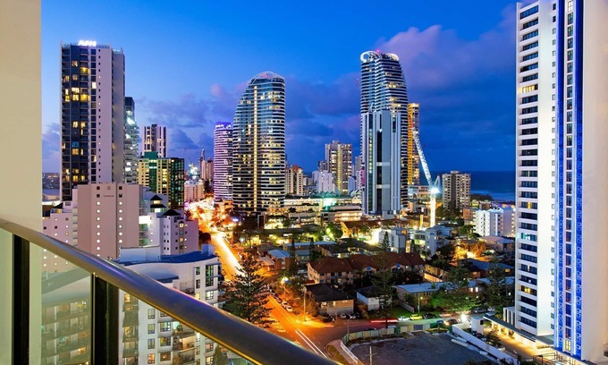 Broadbeach Apartment | Modern 2 Bedroom Apartment in Sierra Grand - CoastHM