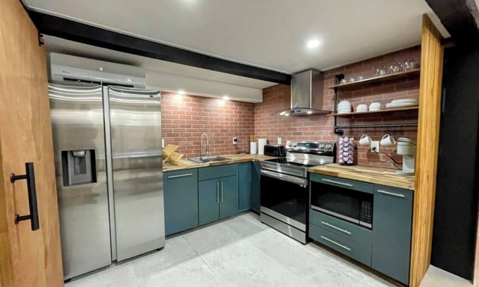 Highland Historic District Apartment | Modern 2-bedroom apartment in a central location