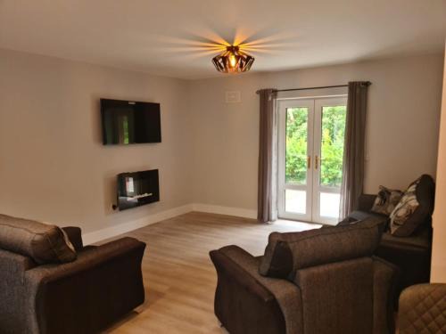 Glenbeigh Apartment | Modern 2 bedroom Apartment with River views