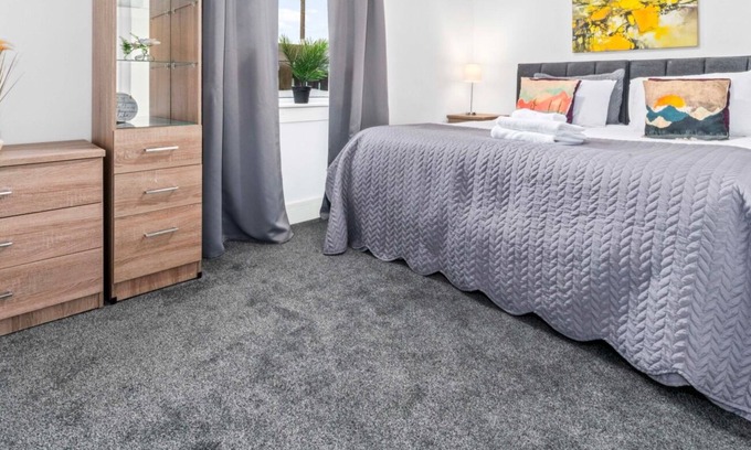 Airdrie Apartment | Modern 2 bedroom apartment close to local amenities.