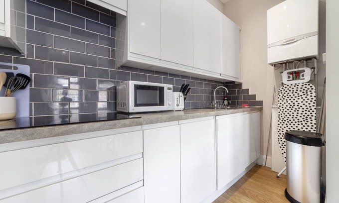 Fulham Broadway Apartment | Modern 2- Bedroom Apartment in West Kensington