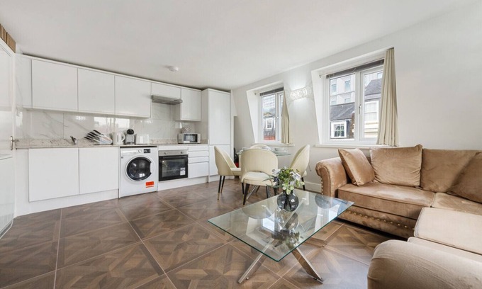 Soho Apartment | Modern 2-Bedroom Apartment in the Heart of Soho. 5