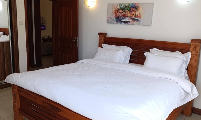 Kilimani Apartment | Modern 2-bedroom apartment Fully Furnished and serviced with free Internet.