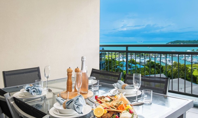 Airlie Beach Apartment | Modern 2 Bedroom, 2 Bath Apartment with ocean views