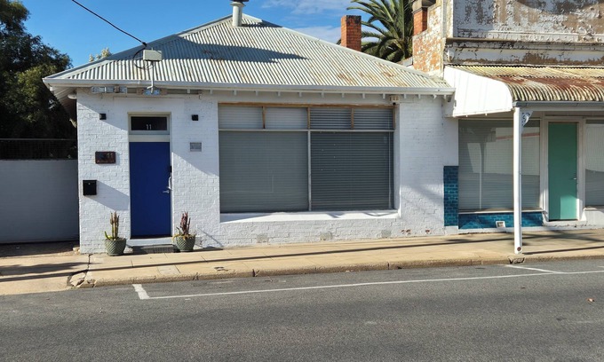 St. Arnaud Cottage | Modern 2 bedroom cottage in historic setting