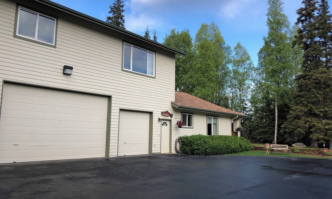 Huffman - O' Malley Apartment | Modern 2-bedroom corporate apartment with WiFi, fitness room in South Anchorage