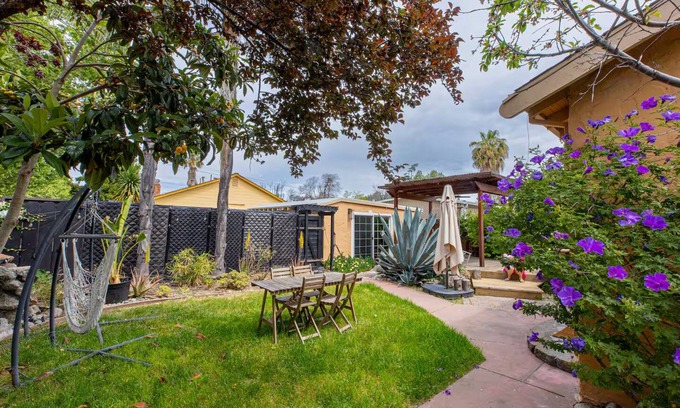 San Jose House | Modern 2 Bedroom House With Botanic Organic Garden, Deck and Backyard