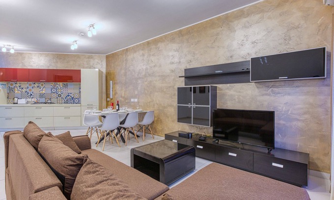 St. Andrew's Apartment | Modern 2-Bedroom Maisonette in Swieqi