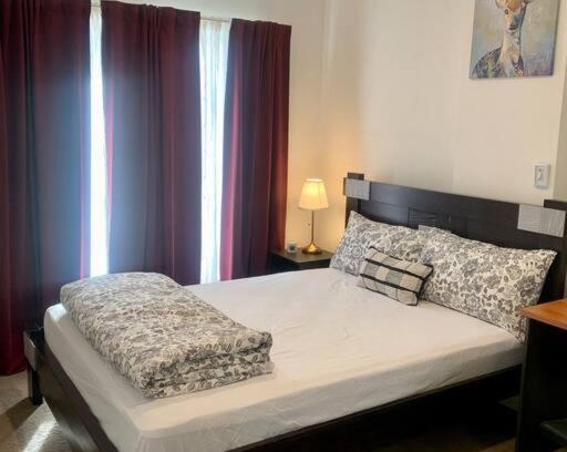 Franklin Apartment | Modern 2 Bedroom Rental Unit with Free Parking and close to the Light Rail