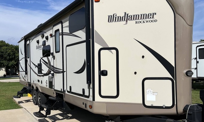 Lubbock House | Modern 2 bedroom RV Retreat with Pool Access