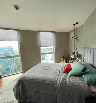 Pinagsama Apartment | Modern 2 Bedroom Venice Residences with Pool Access in BGC