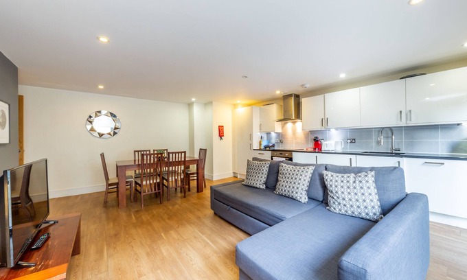 Lancaster Gate Apartment | Modern 2 Bedrooms Apartment near Hyde park in Bayswater