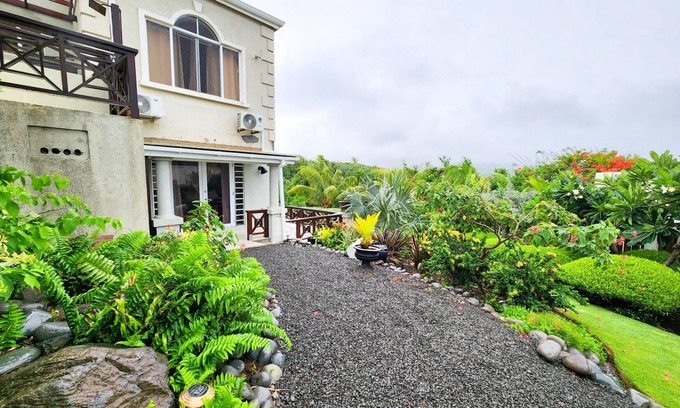 Arawak Hill House | Modern 2BED 2BTH Hideaway in New Westerhall Point, Petit Calivigny