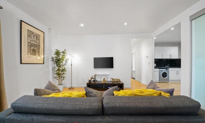 Greenwich West Apartment | Modern 2Bed Apartment London Greenwich Cutty Sark O2 Arena - Perfect for long stay reservations