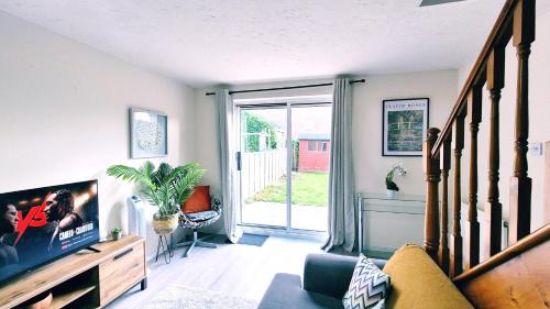 Stoke Gifford House | Modern 2Bed House, Free Parking, NR Parkway Station and UWE
