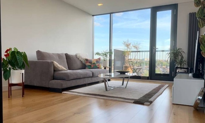 Brixton Hill Apartment | Modern 2Bed Penthouse with Stunning Views and a Balcony