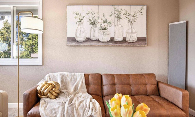 Moss Bay Apartment | Modern 2BR/2BA Kirkland Home, Walk to Beach Park