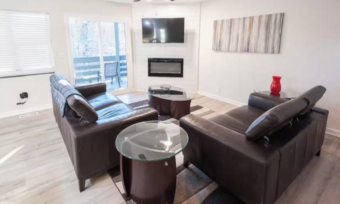 Westminster Condo | Modern 2BR/2BA peaceful forest-view condo in Westminster, near Lakes and Clemson