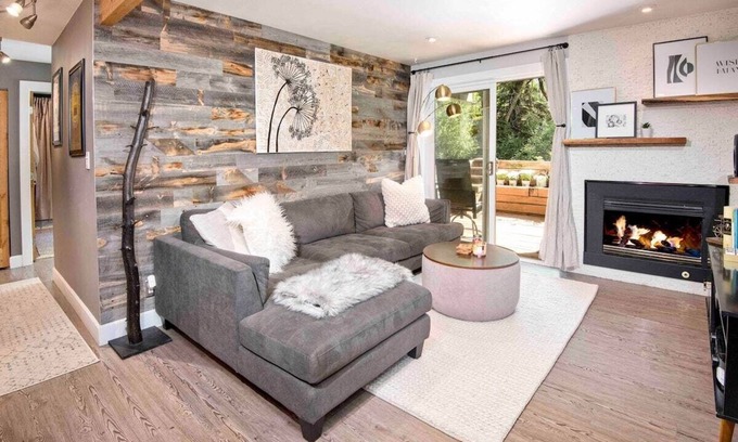 Avon Condo | Modern 2BR/2BA Riverfront Condo – Walk to Beaver Creek Shuttle, Trails & Park
