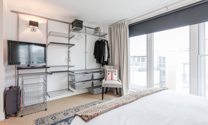 Bermondsey Apartment | Modern 2BR /2BR Flat in the heart of Bermondsey with stunning views
