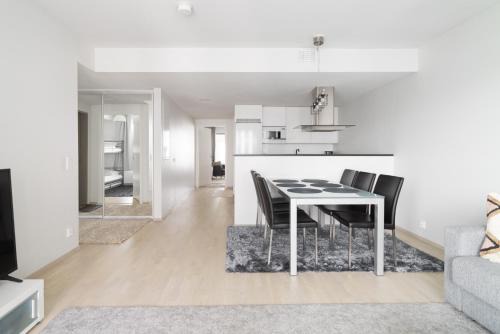 Tapiola Apartment | Modern 2BR apartment W 2 balconies, Metro, Helsinki 15min