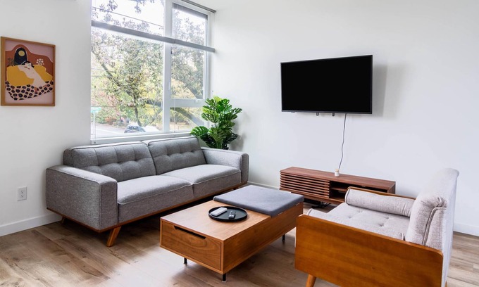 Northgate House | Modern 2BR Home in Northgate