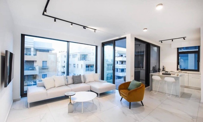 Kerem HaTeimanim Apartment | Modern 2BR in Geula with MAMAD by HolyGuest