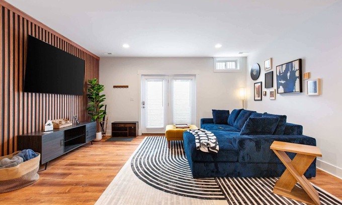 Douglas Park Apartment | Modern 2BR Retreat | Close to DC & Airport