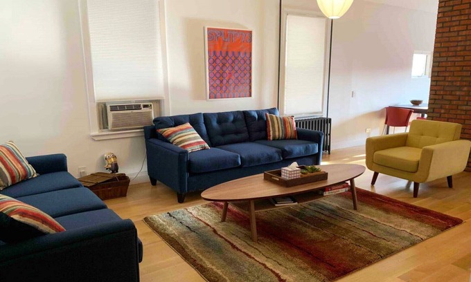 Queens Apartment | Modern 3 bed/2 bath Apt with on free onsite parking. 5 miles from Manhattan