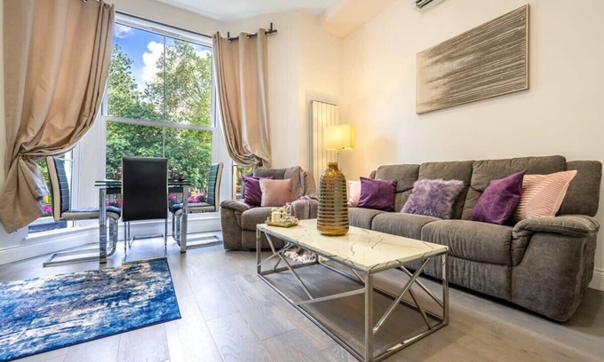 Queen's Park Apartment | Modern 3-Bed Apartment in Greater London