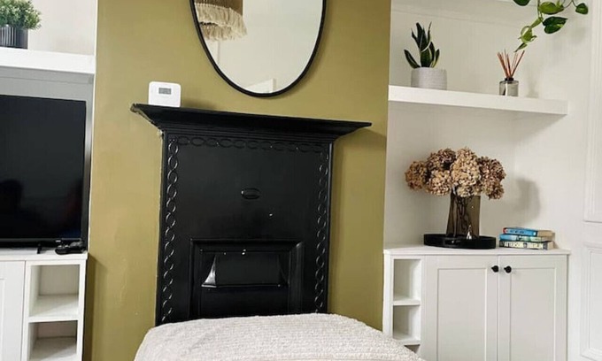 Syon House | Modern 3 Bed House in Isleworth, London