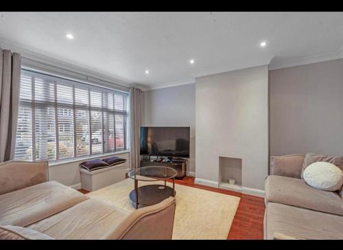 Ramsden Heath Apartment | Modern 3 bedroom home