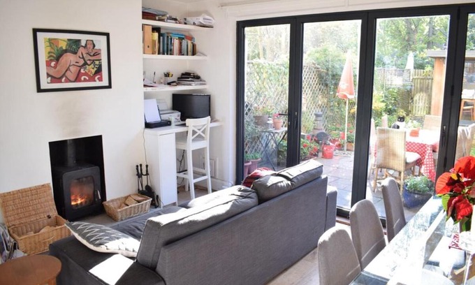 Brixton Apartment | Modern 3 Bedroom Apartment in Brixton