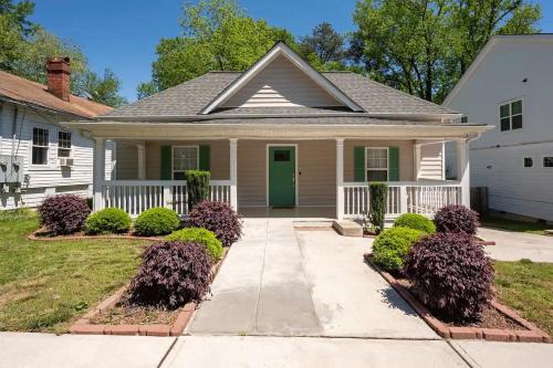 East Durham House | Modern 3-bedroom, big fence yard, Pets stay free