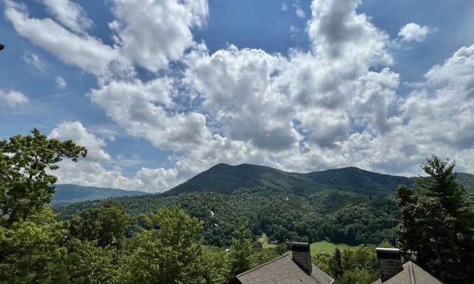 Wears Valley Cabin | Modern 3 Bedroom Cabin with Mountain Views!