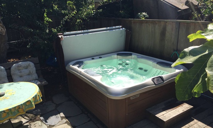Southwest Berkeley House | Modern 3-Bedroom Getaway with Hot Tub