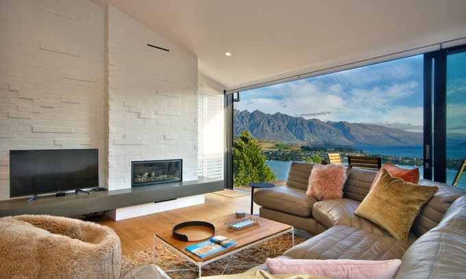 Queenstown House | Modern 3 bedroom house with amazing views